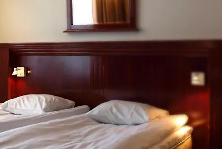 Lapland Northern Lights Ilveslinna